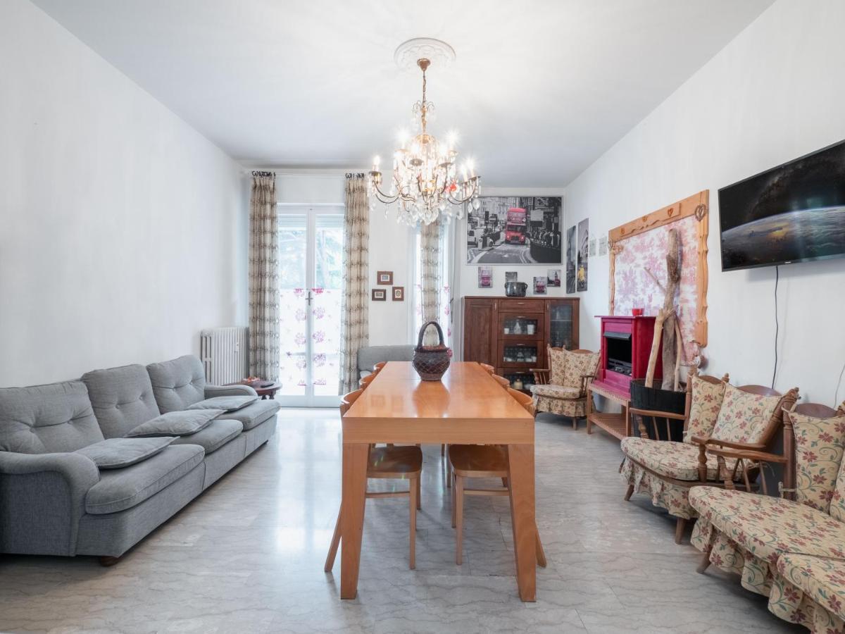 Flaminia Bright & Roomy Apartment بيزارو المظهر الخارجي الصورة