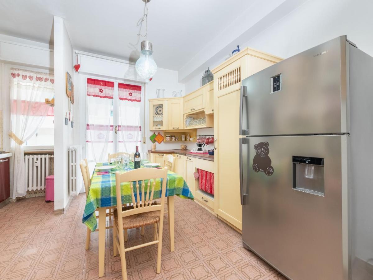 Flaminia Bright & Roomy Apartment بيزارو المظهر الخارجي الصورة
